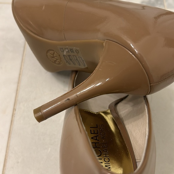 Michael Kors Tan Pump, Size 7 1/2 - Picture 9 of 12